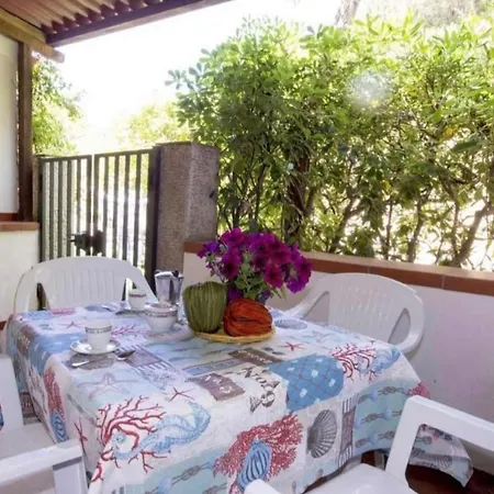 Vacanze Maestrale Apartment *